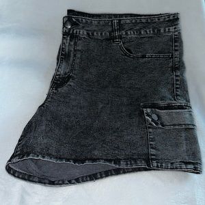 Fashion Nova Black and Gray Denim Shorts size 22